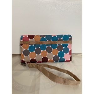 •LESPORTSAC Daphne Wristlet•